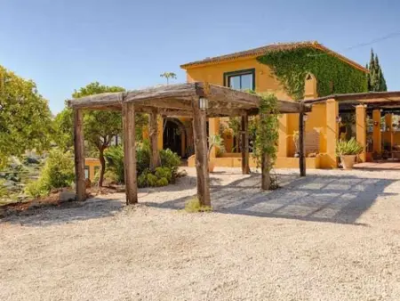 Location appartement à Estepona, Maison de campagne avec piscine privée à Estepona, proche plage et centre