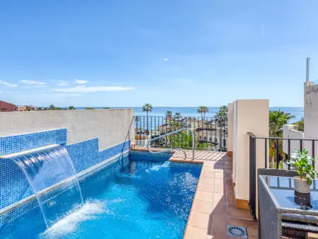 Location appartement à Estepona, Luxueux penthouse en bord de mer avec piscine privée, Wifi, climatisation, parking