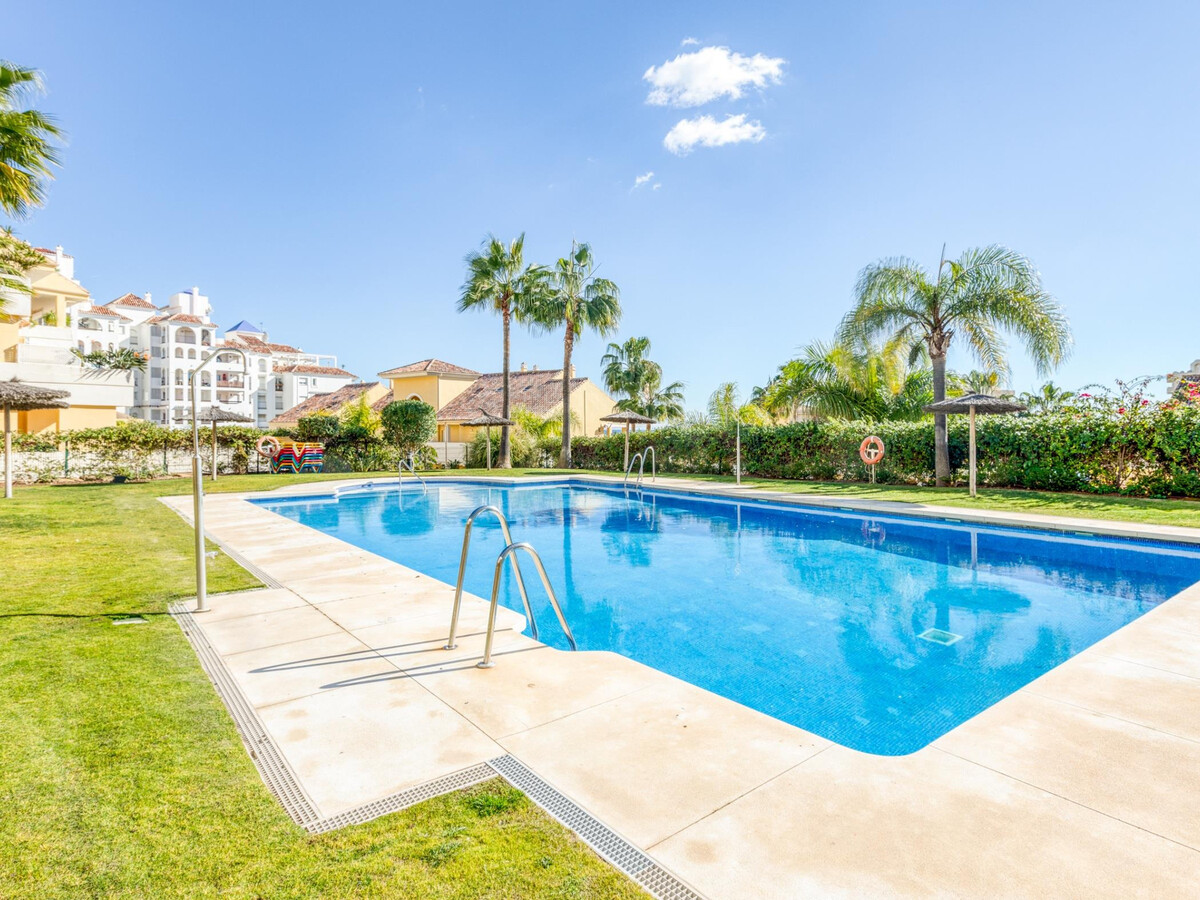 Appartement neuf à Estepona, terrasse sud et piscines - Photo 6