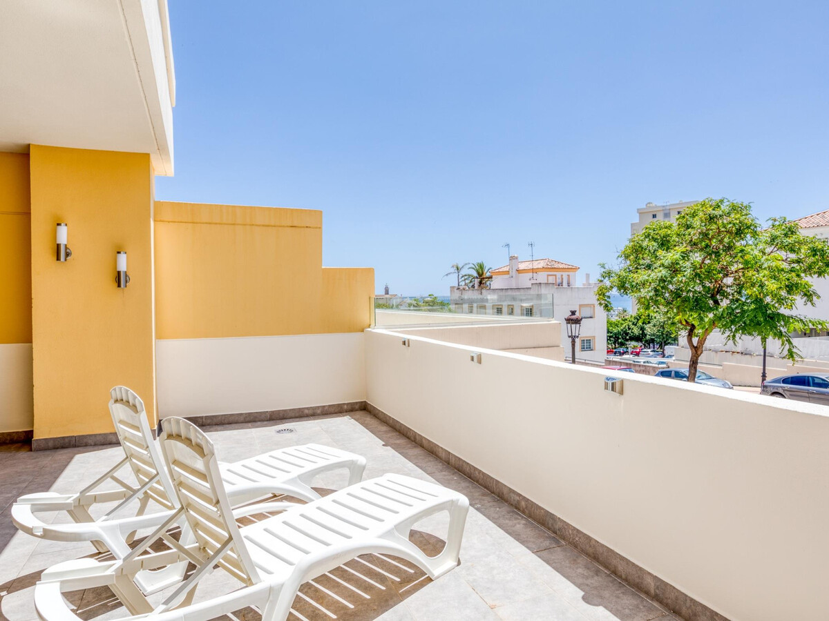 Appartement neuf à Estepona, terrasse sud et piscines - Photo 17