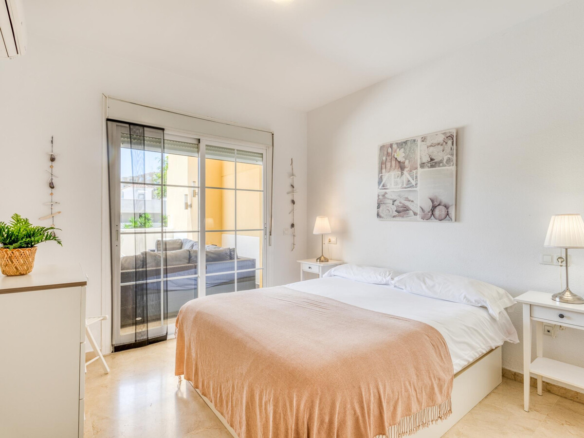 Appartement neuf à Estepona, terrasse sud et piscines - Photo 25