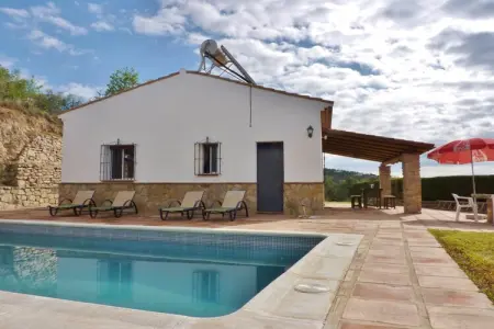 Location gite à Antequera   Villanueva de la Concepción, Gîte avec vue sur la piscine