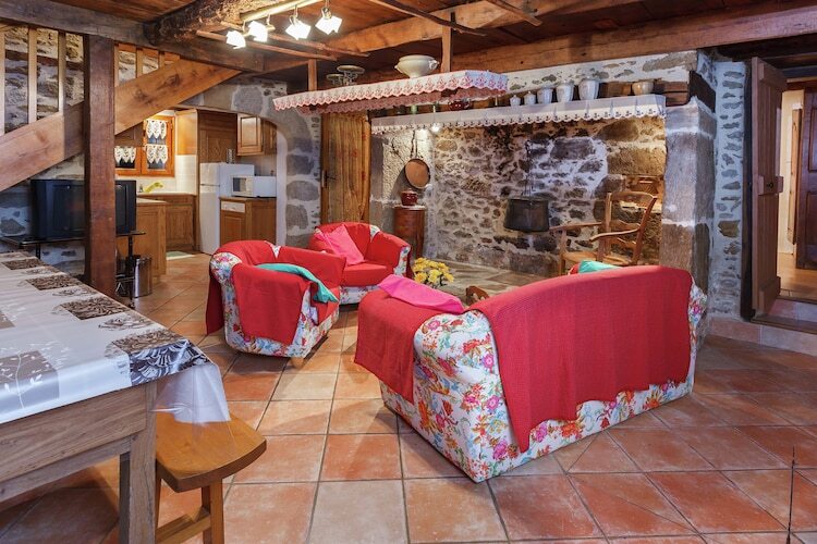 Maison auvergnate 6 personnes, jardin et terrasse - Photo 1