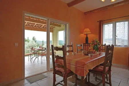 La Soléiade, Villa tranquille avec vue sur la piscine - Photo 3