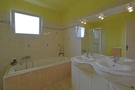 La Soléiade, Villa tranquille avec vue sur la piscine - Photo 19