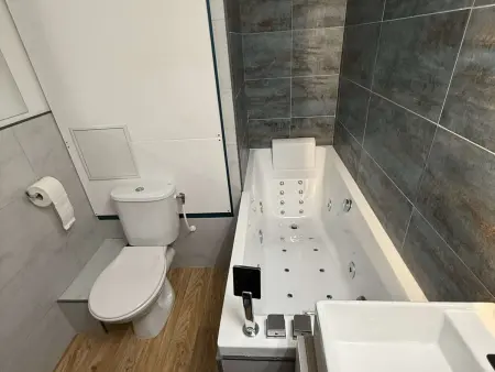 Appart 8 pers rénové aux Orres avec piscine, jacuzzi, sauna - Photo 10