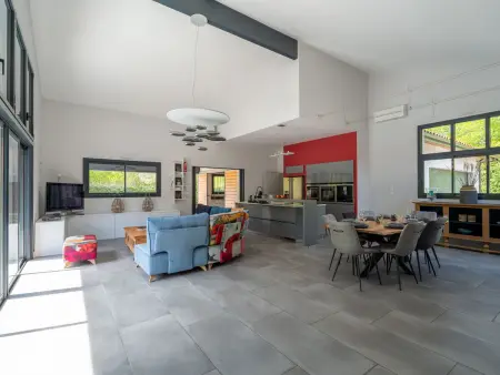 Villa contemporaine 14 pers., piscine chauffée et plancha : photo 4