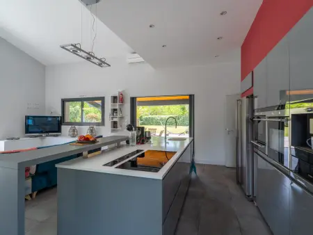 Villa contemporaine 14 pers., piscine chauffée et plancha : photo 5