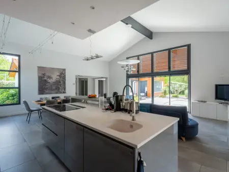Villa contemporaine 14 pers., piscine chauffée et plancha : photo 6