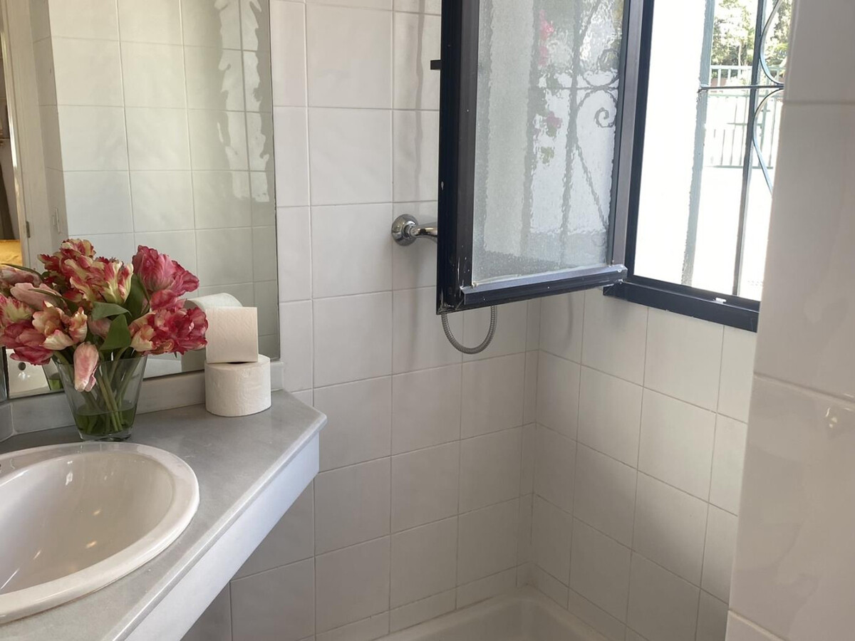 Maison jumelée 4 chambres à 2 min de plage, Marbella - Photo 17