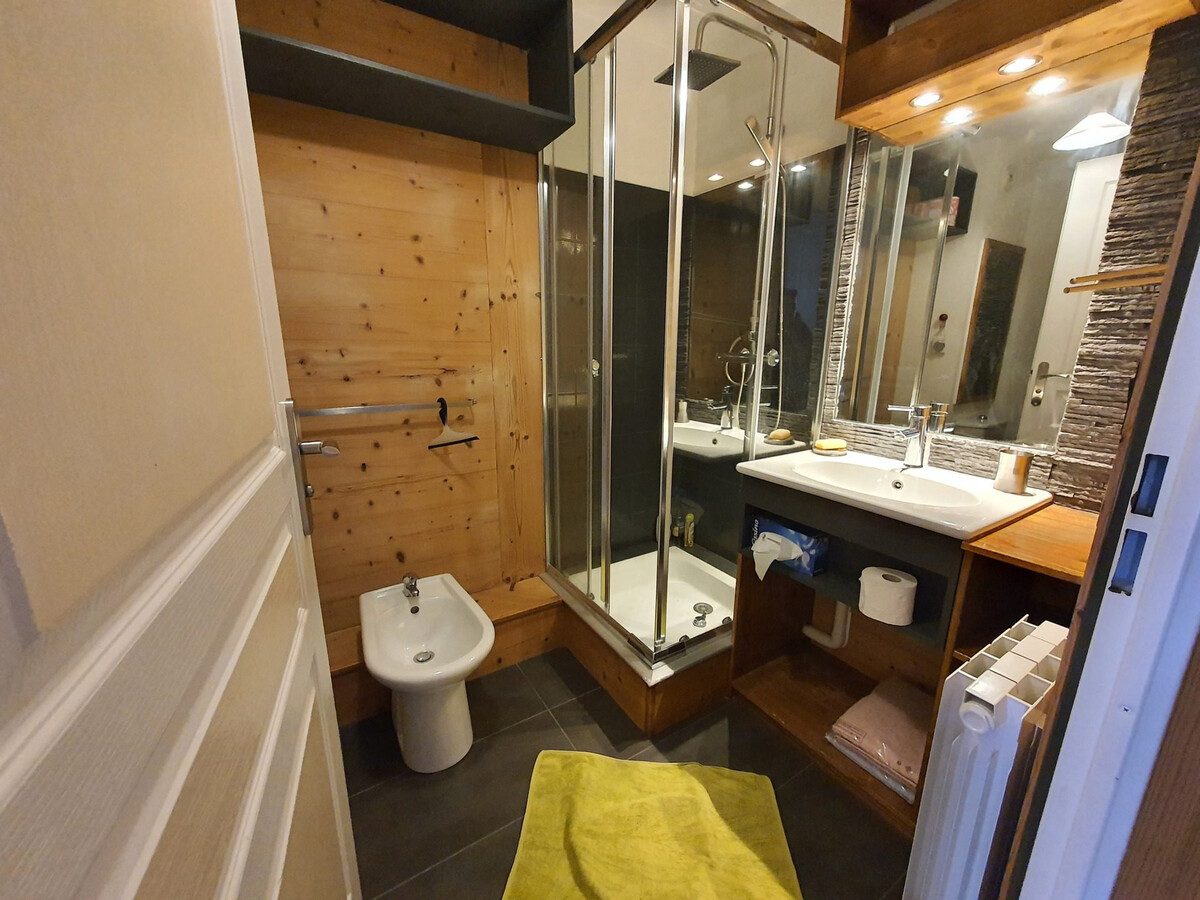 Appartement 6 personnes face montagne, navette pistes à 20 m - Photo 6