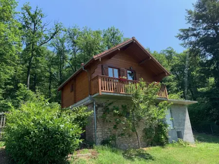 Location appartement à Saint Bonnet Tronçais, Chalet confortable en forêt avec animaux admis