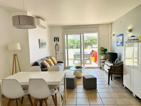 Appartement lumineux à Roses, piscine partagée et climatisation, 4 pers. : photo 7