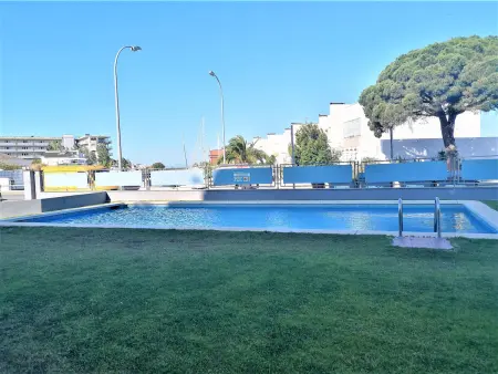 Appartement lumineux à Roses, piscine partagée et climatisation, 4 pers. : photo 25