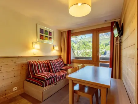 Location appartement à La Plagne Tarentaise, Appartement lumineux avec balcon, piscine et WiFi à Plagne 1800