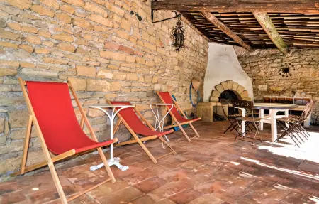 Maison avec piscine à Sernhac, près du Pont du Gard : photo 9