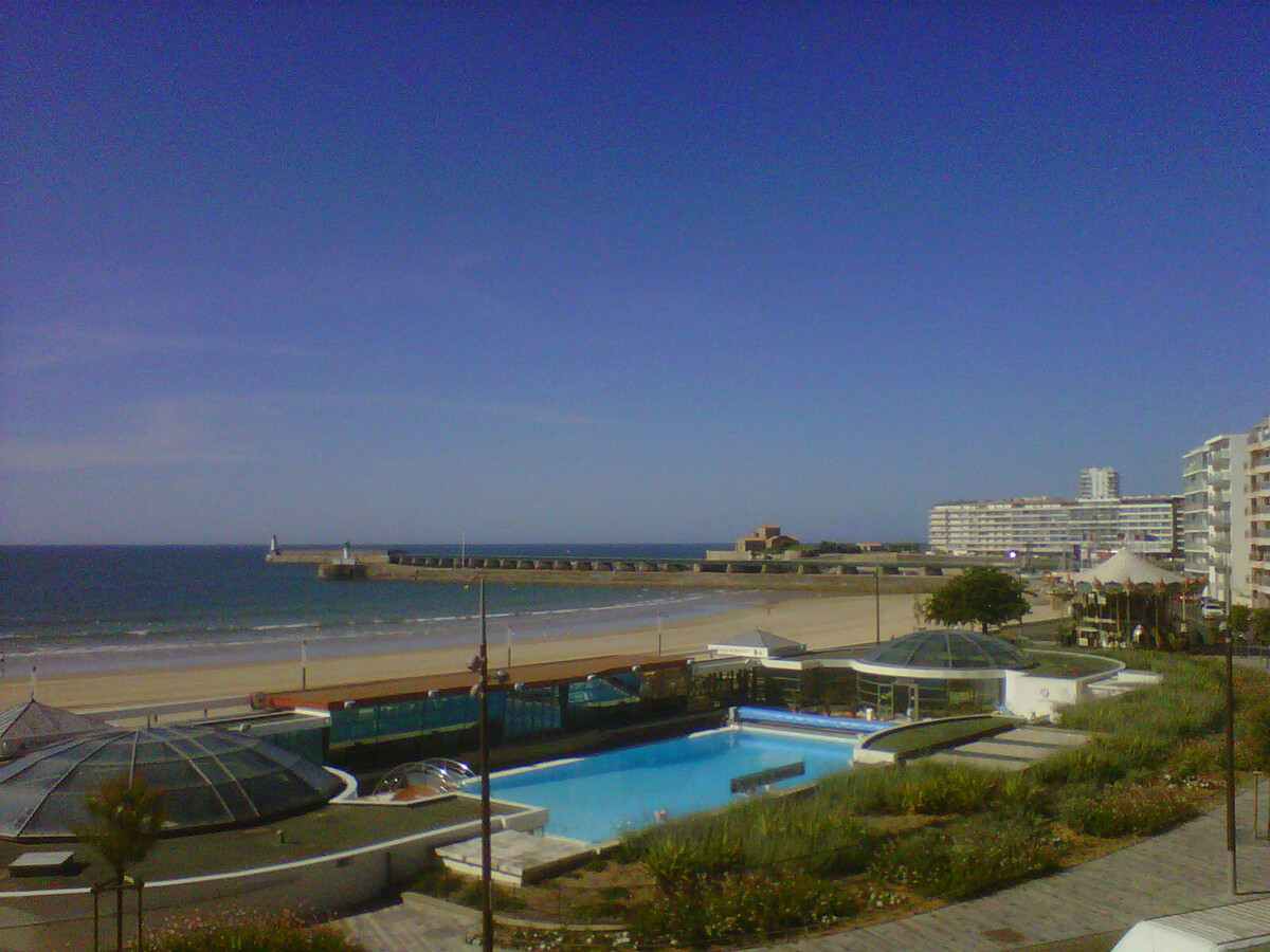 Studio face plage aux Sables-d'Olonne, balcon mer - Photo 1