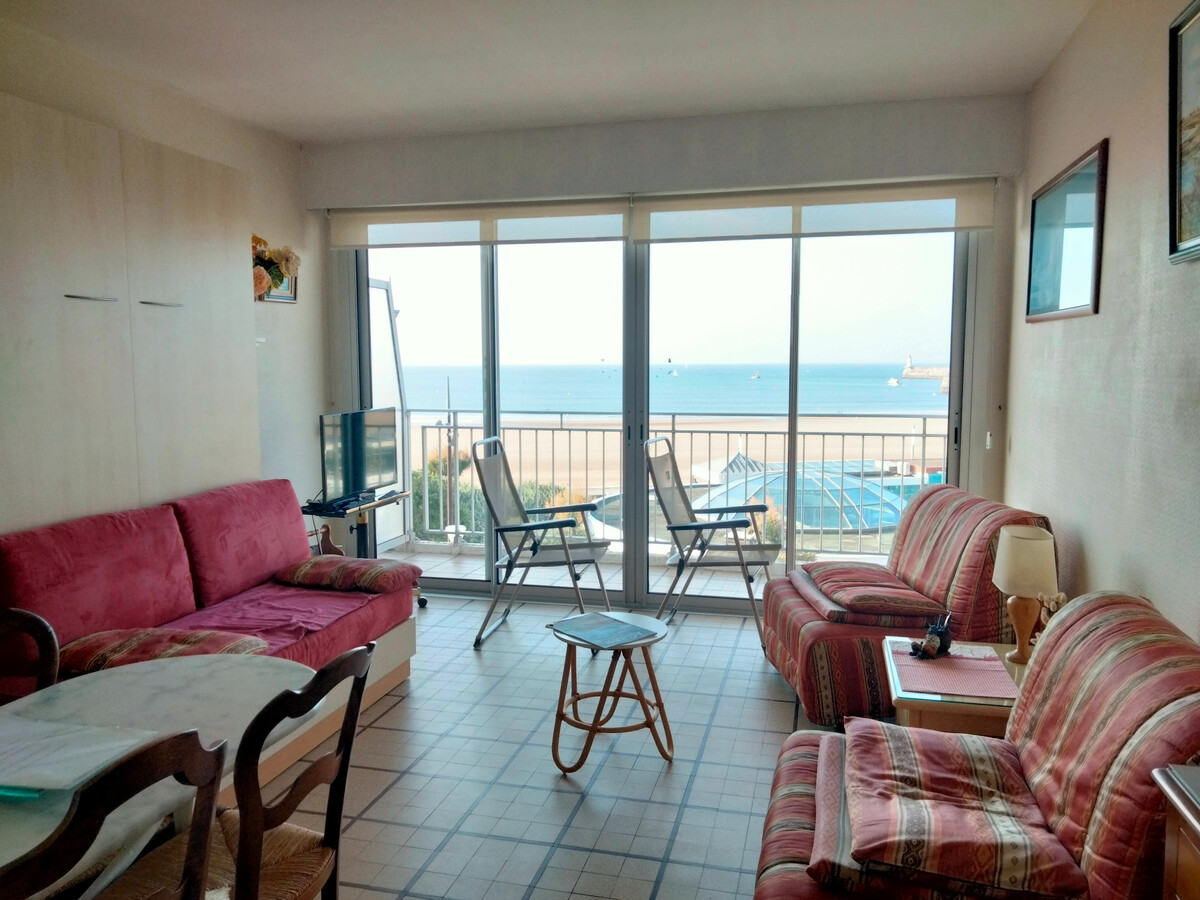 Studio face plage aux Sables-d'Olonne, balcon mer - Photo 2