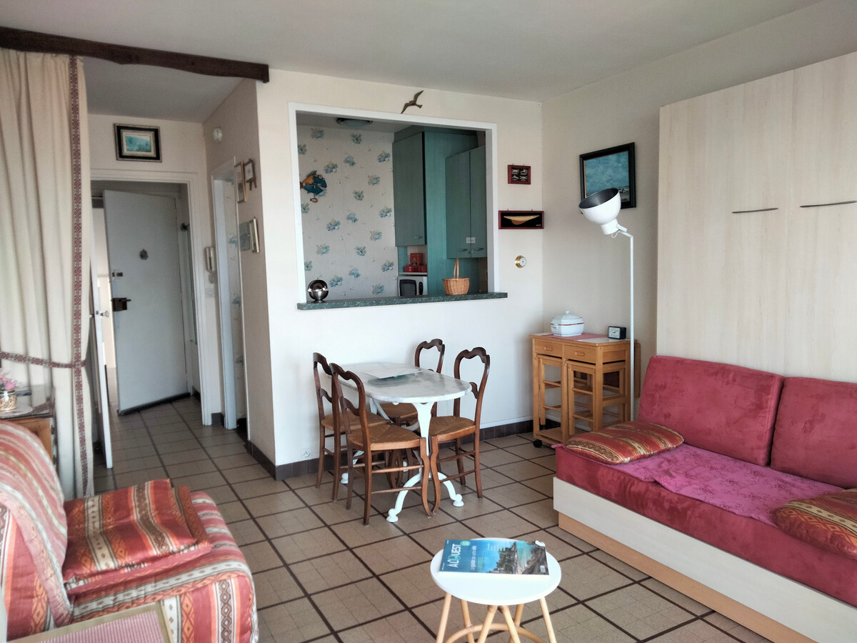 Studio face plage aux Sables-d'Olonne, balcon mer - Photo 3