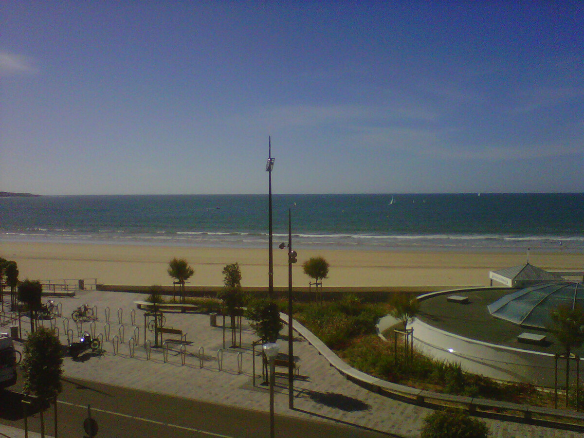 Studio face plage aux Sables-d'Olonne, balcon mer - Photo 7