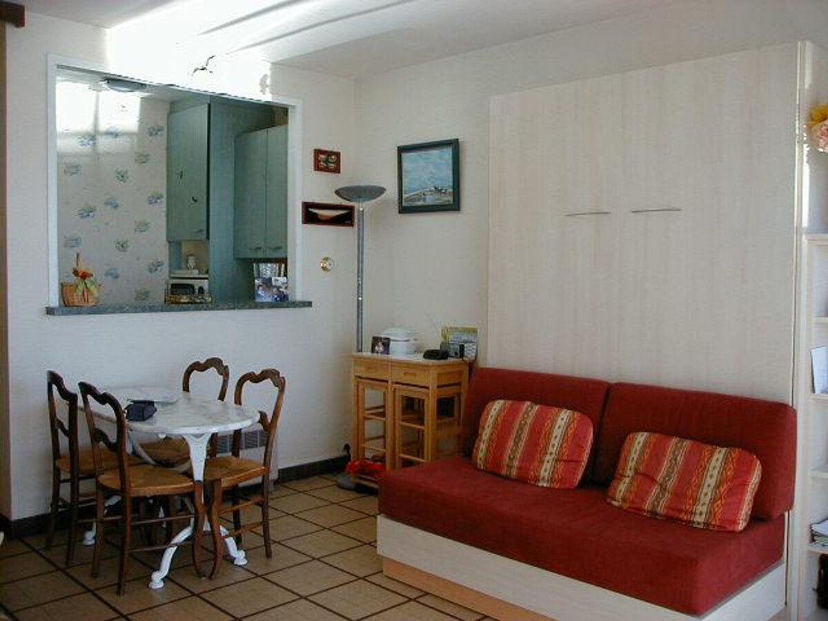 Studio face plage aux Sables-d'Olonne, balcon mer - Photo 8