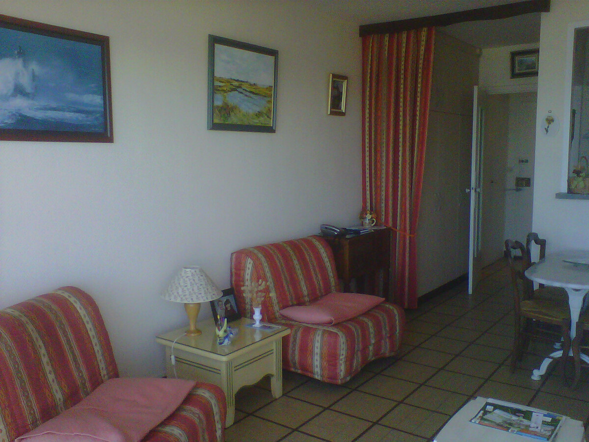 Studio face plage aux Sables-d'Olonne, balcon mer - Photo 9