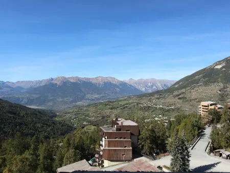 Studio skis aux pieds aux Orres, balcon vue vallée : photo 7