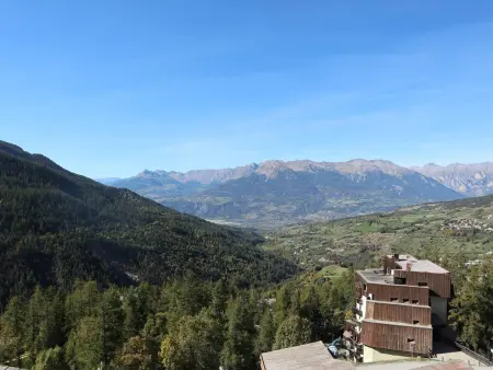 Studio skis aux pieds aux Orres, balcon vue vallée : photo 8