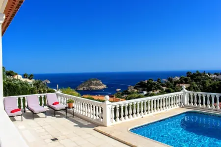 Location villa à Javea, Villa avec piscine chauffée