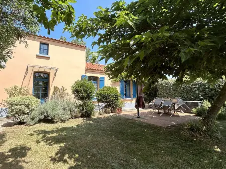 Location maison à L'Épine, Maison typique avec jardin, proche plage, calme, 6 pers.