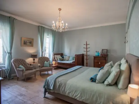 Maison au bord de la rivière à Bonnes, 10 pers., accès canoë : photo 5
