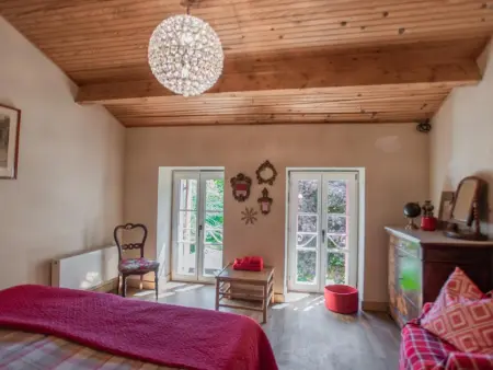 Maison au bord de la rivière à Bonnes, 10 pers., accès canoë : photo 24