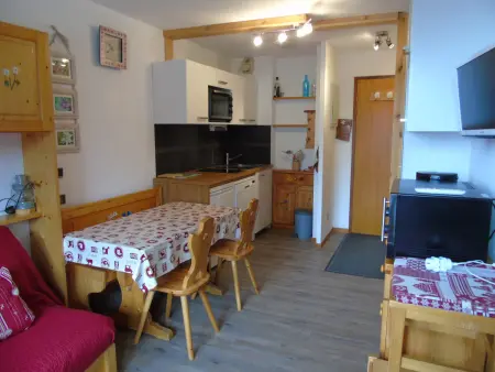 Location appartement à Valfréjus, Studio cosy avec cabine, balcon, proche télécabine, commerces et écoles de ski à Valfréjus