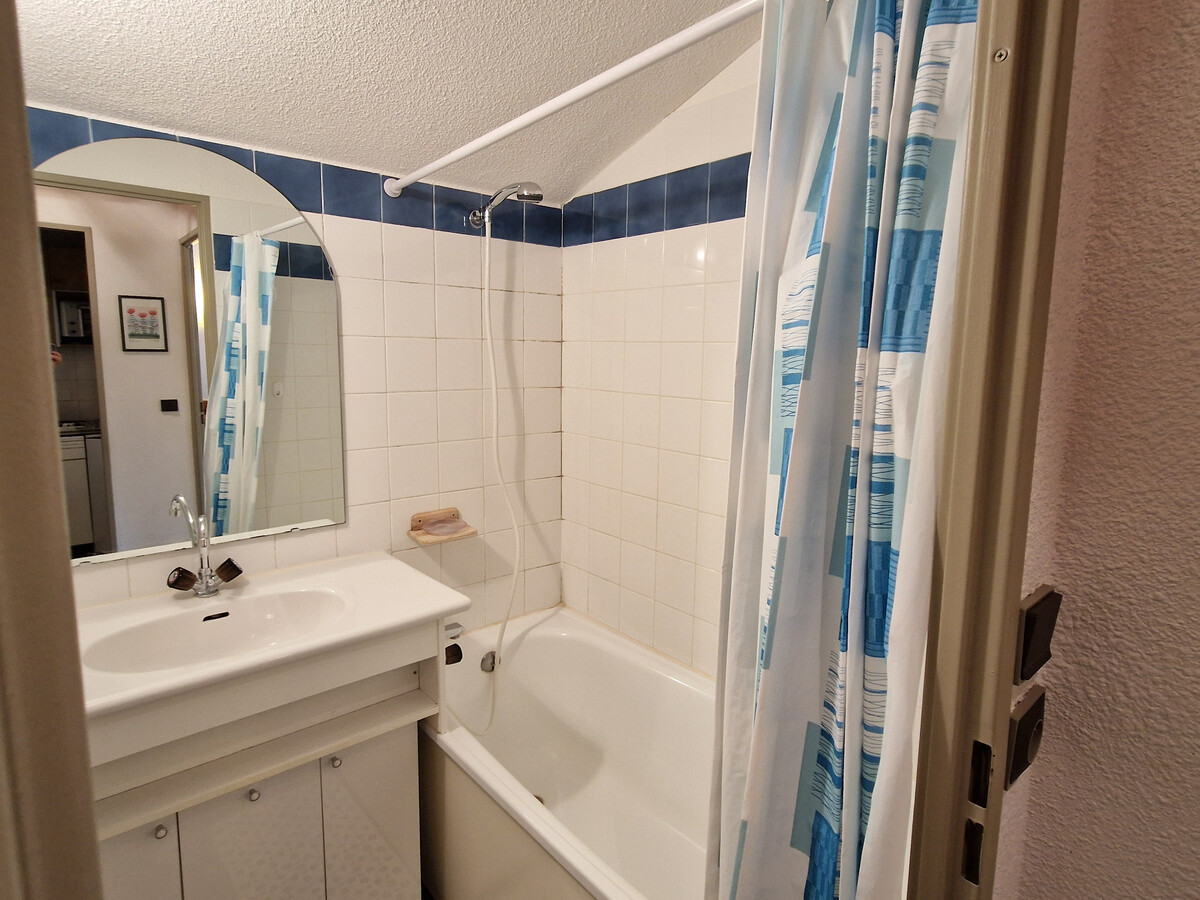 Studio cabine 4 pers Valfréjus, 50m télécabine - Photo 8