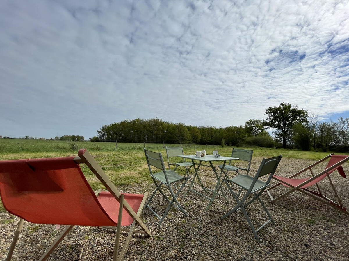 Gîte 6 pers. à Trévol : 1500m² de terrain et terrasse - Photo 5