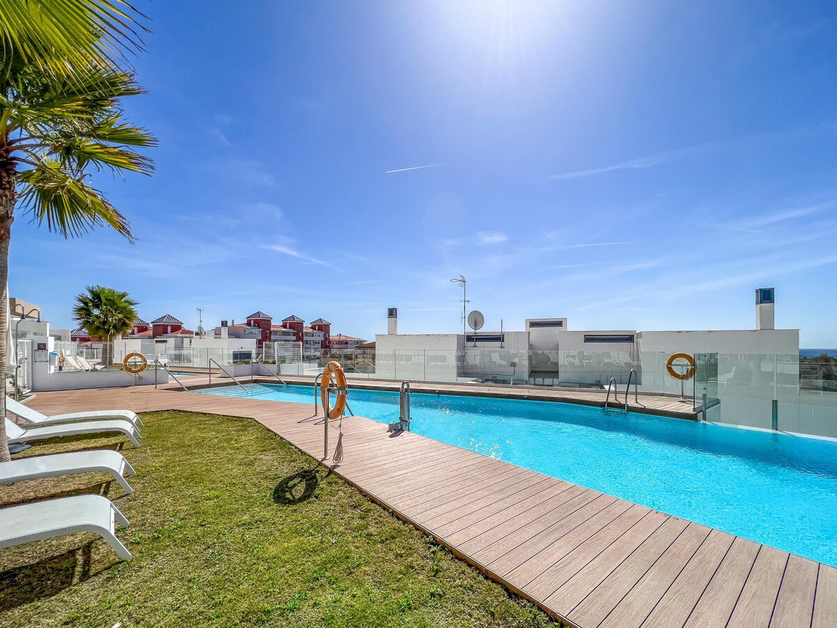 Appartement 3 chambres, terrasse et piscine 20m à Estepona - Photo 2