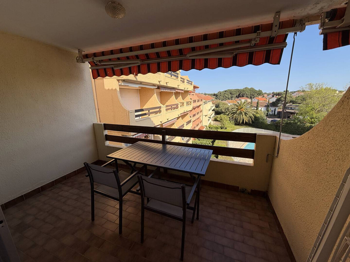 T2 à 300m de la plage avec piscine et parking - Photo 6
