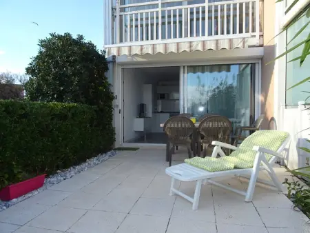 Location appartement à Palavas les Flots, Palavas-les-Flots : T2 cabine climatisé en RDJ avec piscine et parking, à 400m de la plage
