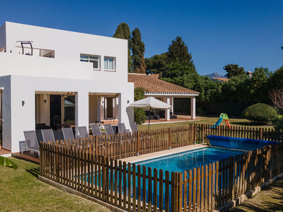 Villa Marina Estepona : 6 chambres, piscine, 750 m mer - Photo 1