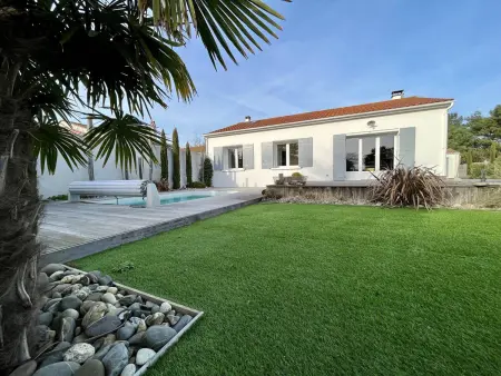 Location maison à La Brée les Bains, Maison, piscine, proche plage - 6 pers.