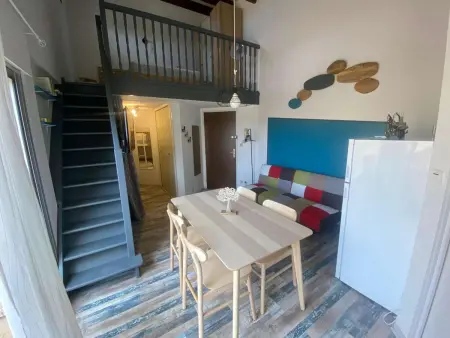 Location appartement à Marseillan Plage, Studio Cabine Mezzanine Rénové pour 4 Pers. avec Terrasse et Parking Privé - Animaux Admis