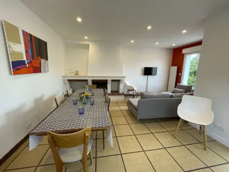 Maison rénovée 5 pièces, jardin clos à 2 pas de l'océan : photo 3