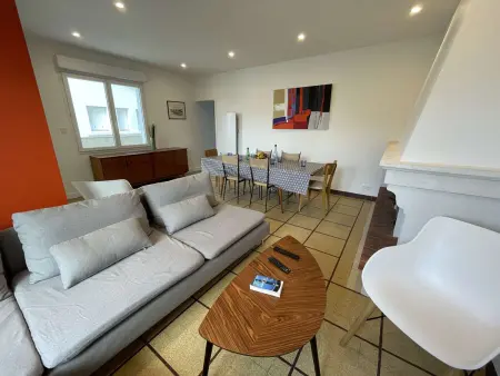 Maison rénovée 5 pièces, jardin clos à 2 pas de l'océan : photo 4