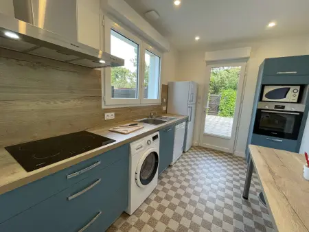 Maison rénovée 5 pièces, jardin clos à 2 pas de l'océan : photo 5