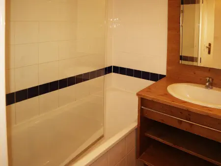 Appartement skis aux pieds avec piscine intérieure - Photo 4