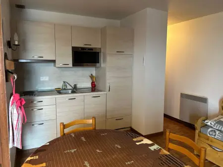 Location appartement à Crest Voland, Studio cosy 4 pers. avec kitchenette équipée, parking, casier à skis, à 200m des pistes!