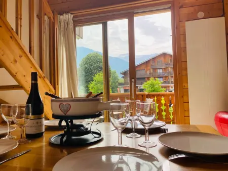 Location appartement à Samoëns, Duplex chaleureux près télécabine, balcon & WIFI