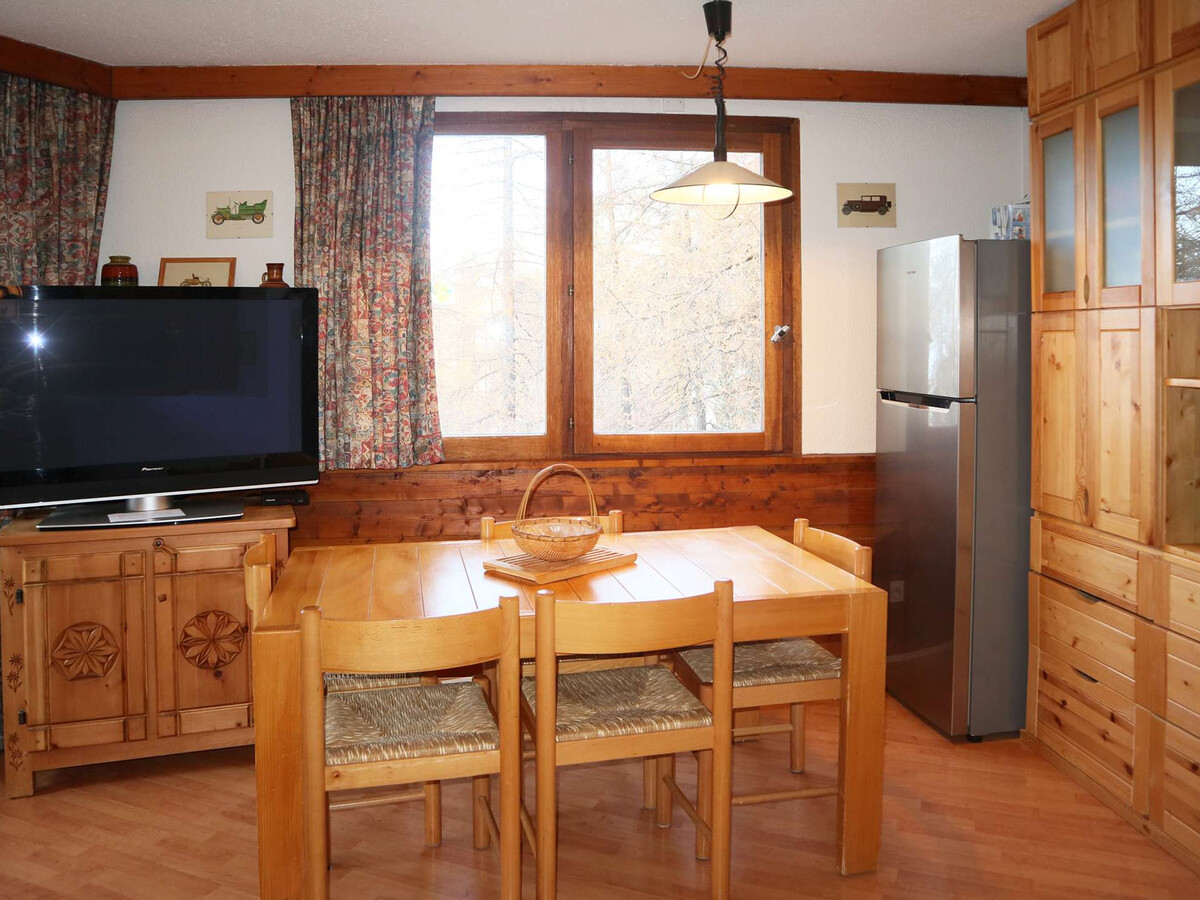 Appartement 2P aux Orres, accès direct pistes et cheminée - Photo 2