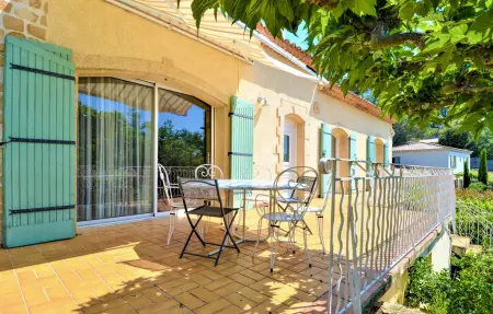 Maison provençale avec piscine à Laudun-l'Ardoise : photo 2