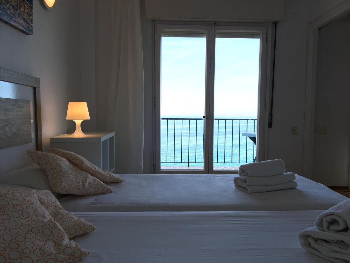 Appart 1 ch. Tossa de Mar : terrasse 12 m² face mer - Photo 9